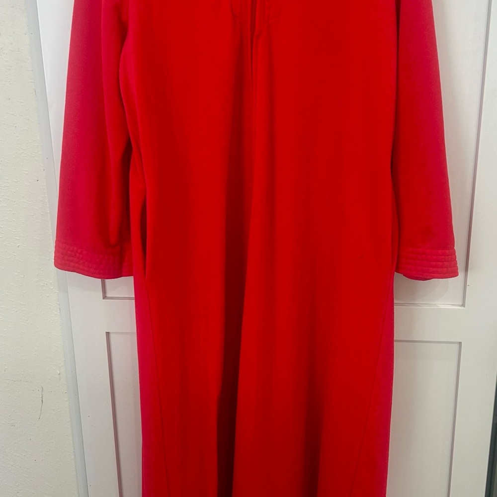 vintage 1980s shadow line robe with pockets, mint condition granny core